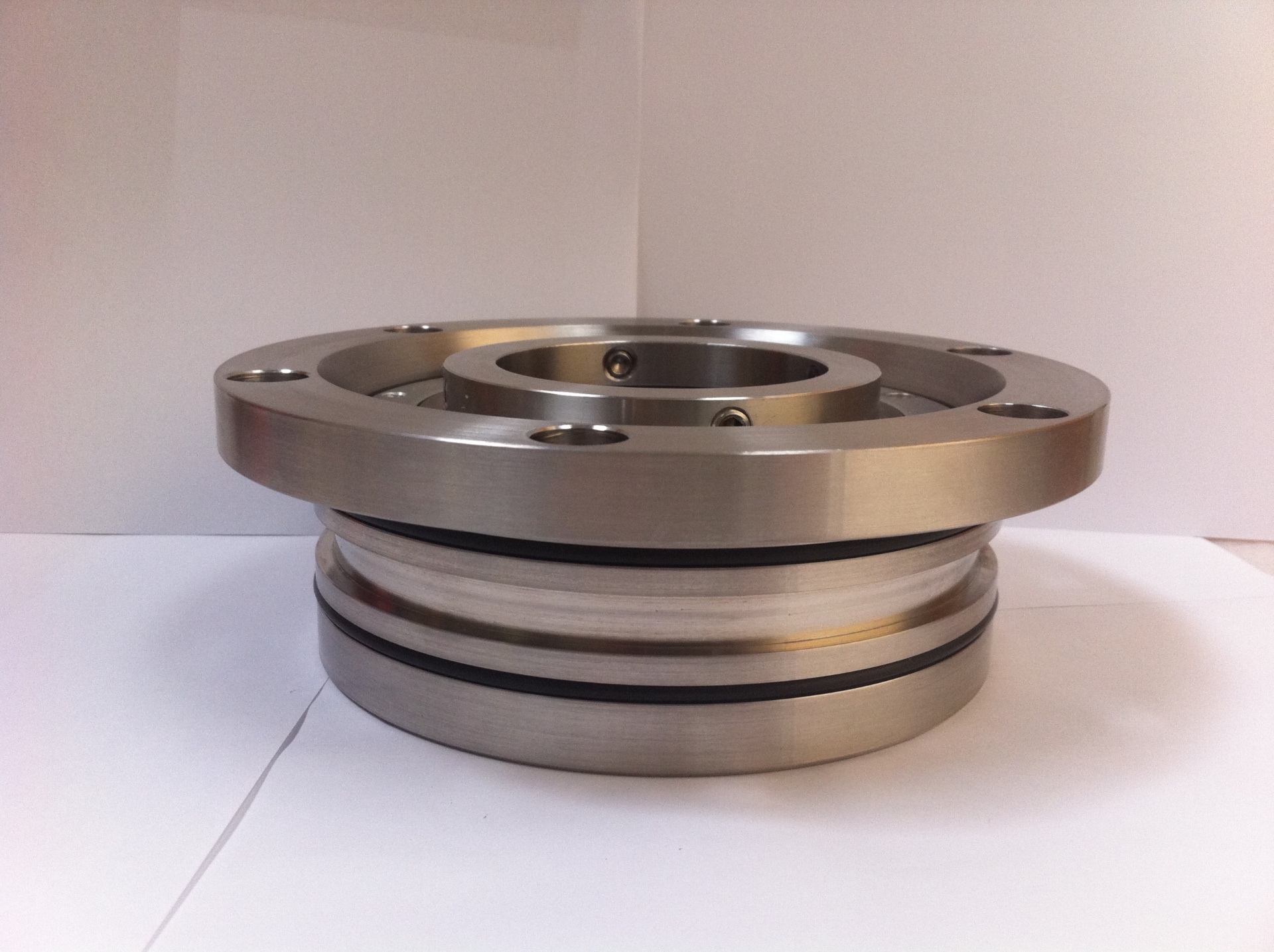 Precision engineered mechanical seal for bead mill applications